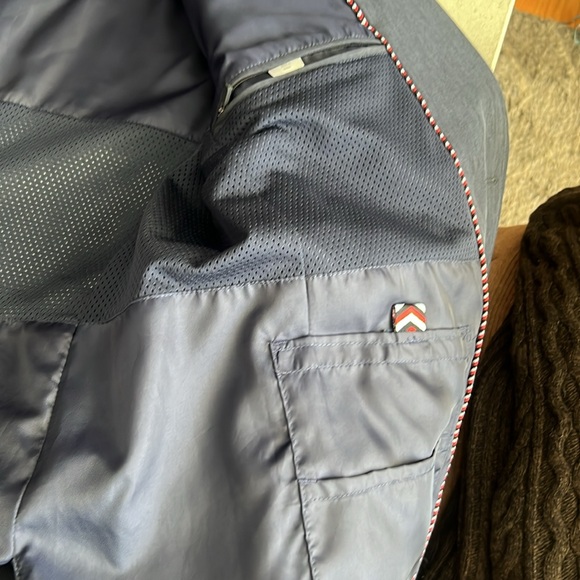 Johnston and Murphy navy blazer lots of pockets - Picture 4 of 4